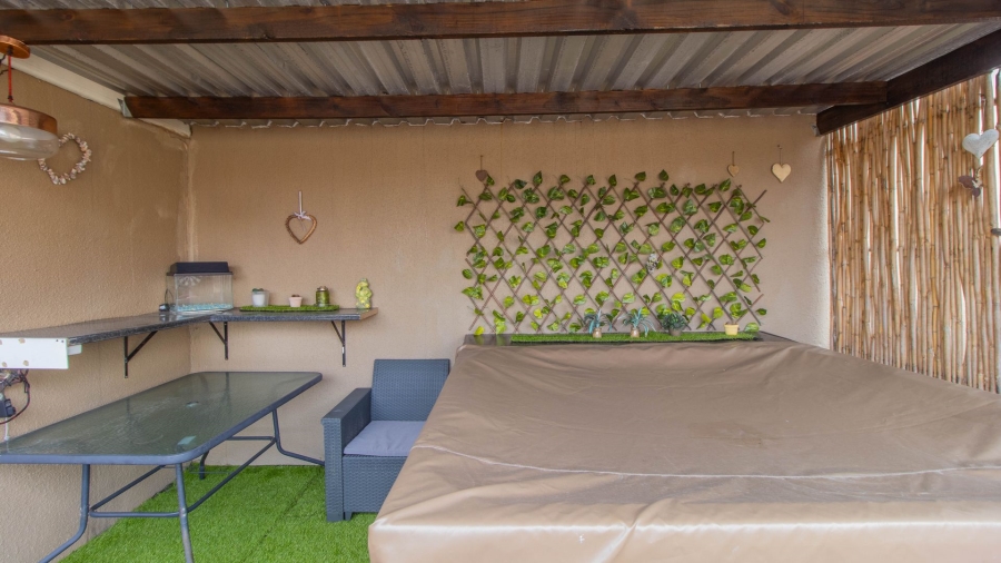 2 Bedroom Property for Sale in Glenwood Western Cape